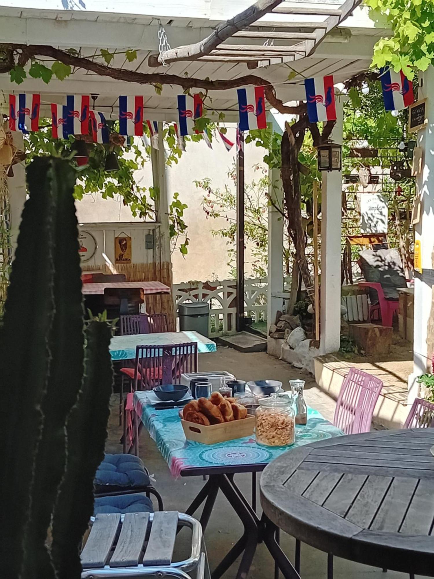 Houlala - Relais D'Etape - Chambres D'Hotes Pont-Eveque Luaran gambar